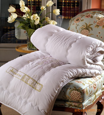 供應(yīng)優(yōu)質(zhì)熏衣草被 | 上海豐晶物貿(mào)發(fā)展有限公司 - 專業(yè)床品套裝供應(yīng)商